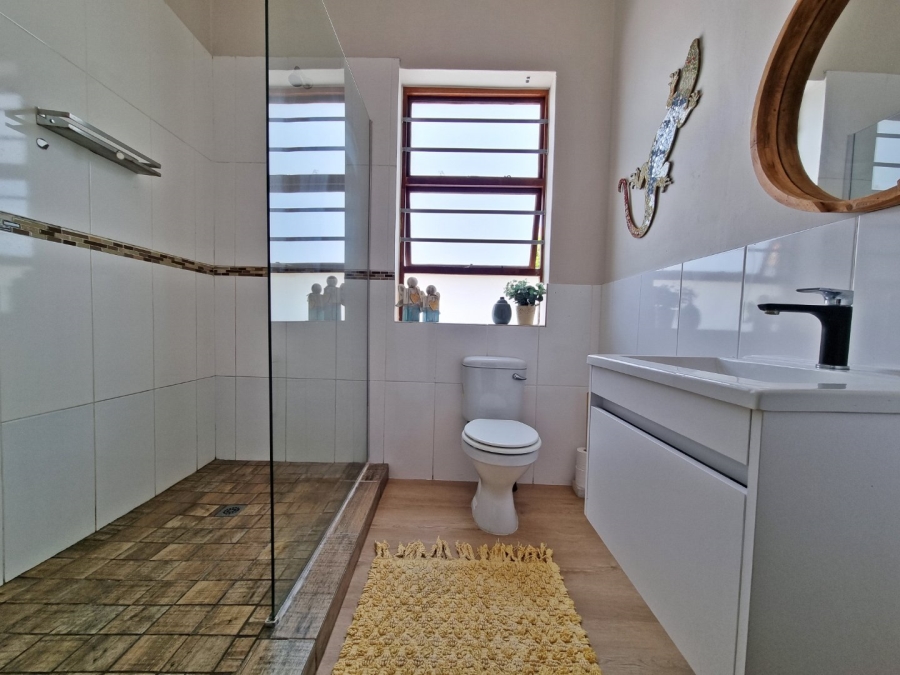 4 Bedroom Property for Sale in Wavecrest Eastern Cape